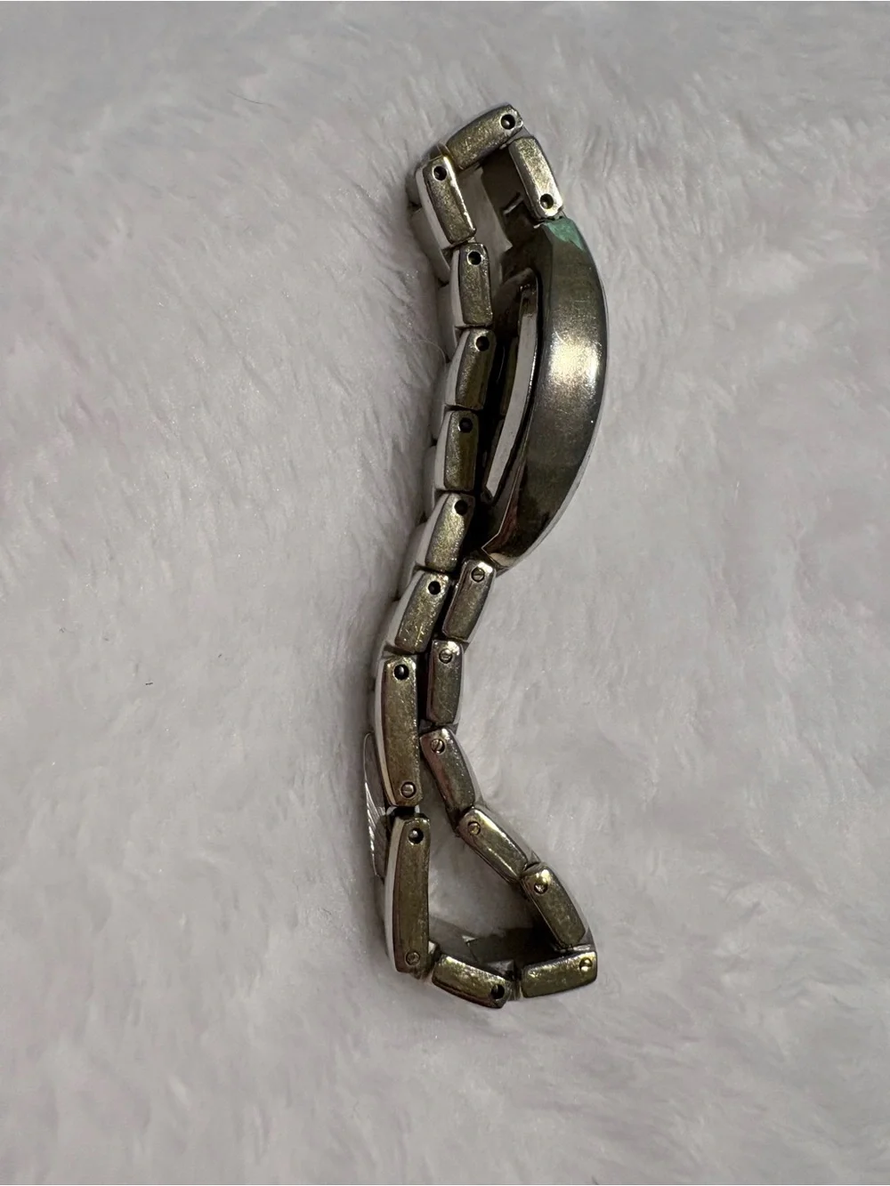 Classic Authentic Vtg Gucci Women's Oval Watch with Engraved Crest - Ref. 59312